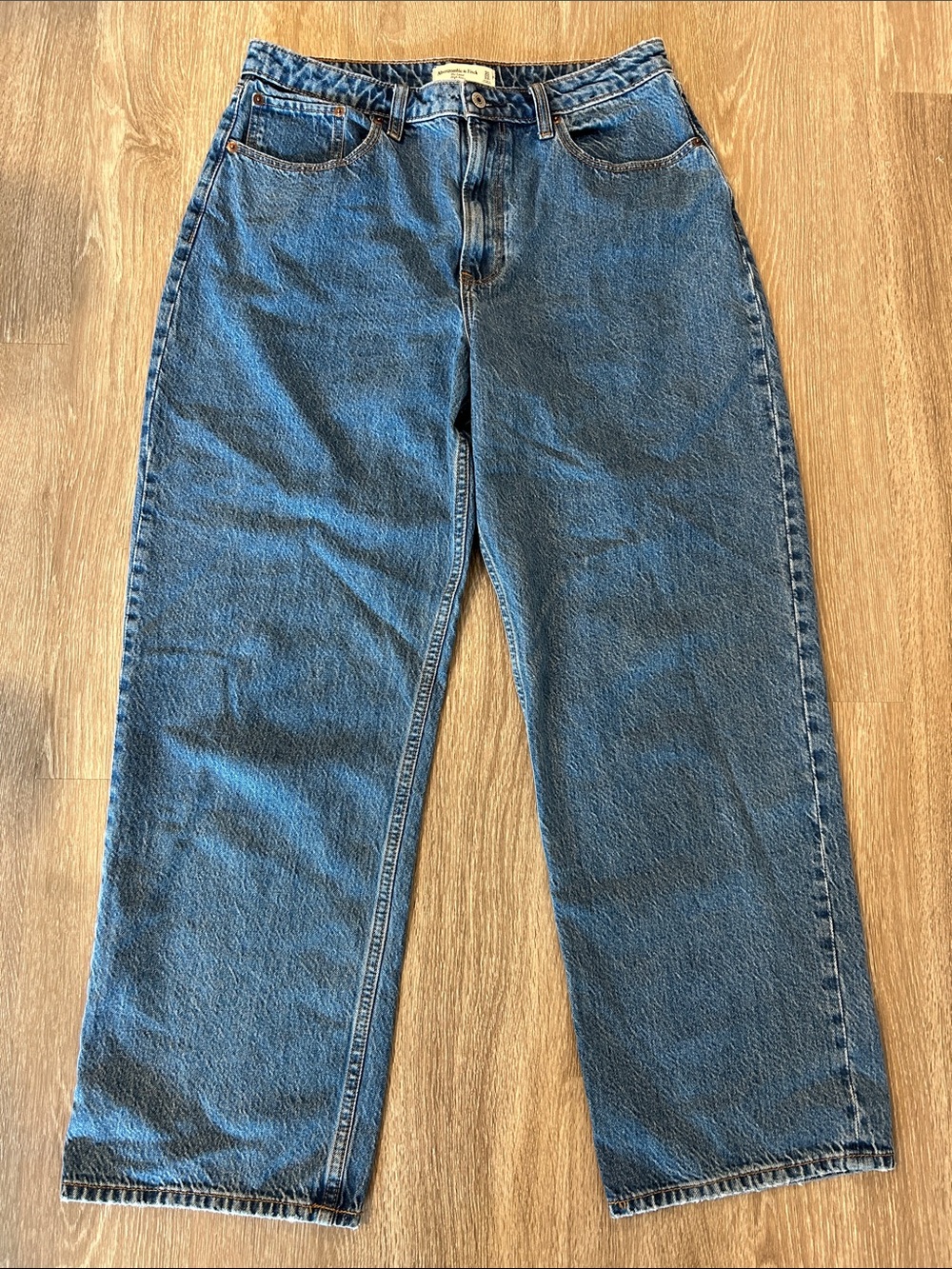 Abercrombie & Fitch - The Loose High Rise Curve Love Jeans
